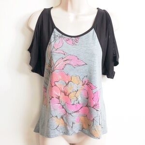 Rewind cold shoulder floral pullover scoop neck gray pink hi low short s…